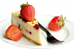 Káva arom. Jahodový cheescake